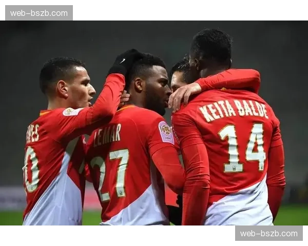 巴黎FC 4-1大胜摩纳哥，主场攻势如潮